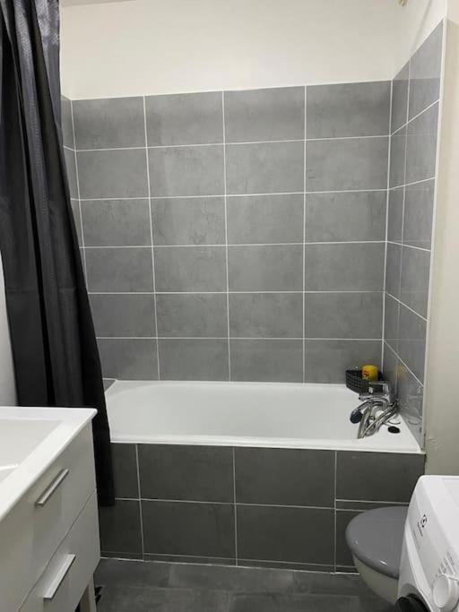 Joli Studio Avec Parking Prive, Bien Situe Moulins  Dış mekan fotoğraf